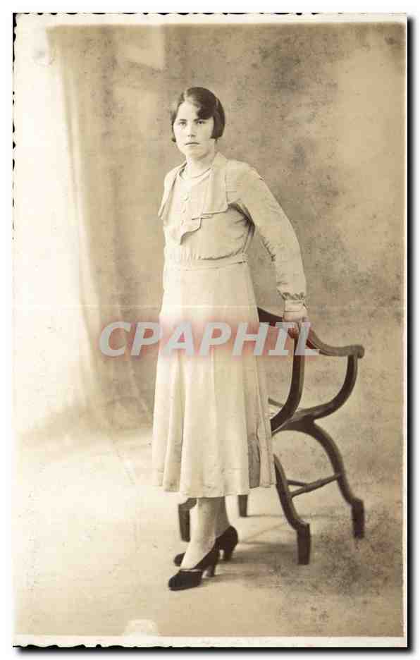CARTE PHOTO Folklore Femme Garconne