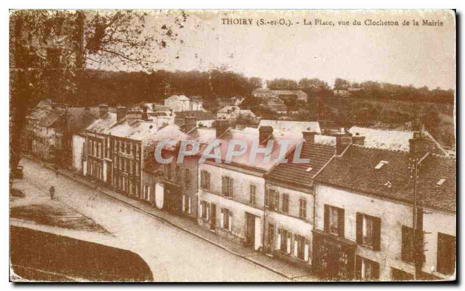 REPRO ? Thoiry La place vue du clocheton 