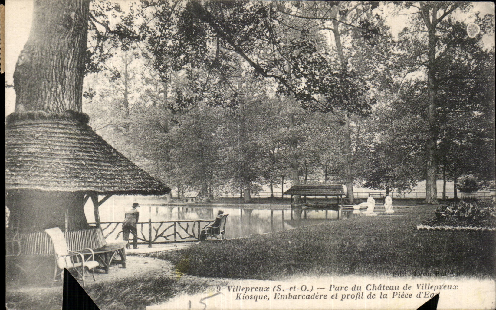 CPA Vilepreux Parc du chateau de Villepreux Kiosque Embarcadere et profit de la piece d eau