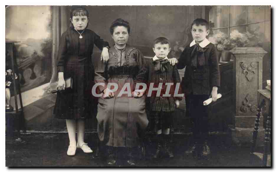 CARTE PHOTO Femme et enfants Folklore costume