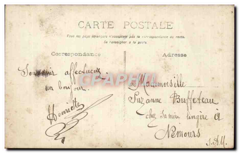 CARTE PHOTO Femmes et leur album de cartes postales Folklore costume — Verso