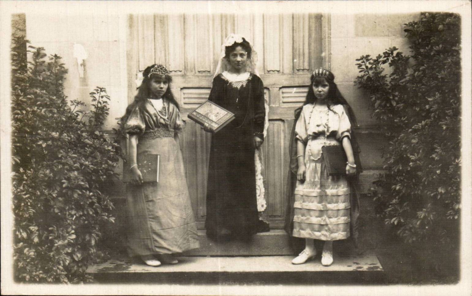 CARTE PHOTO Enfants Theatre Folklore costume 