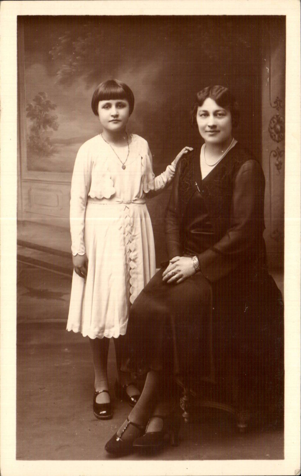 CARTE PHOTO Femme et enfant Folklore costume 