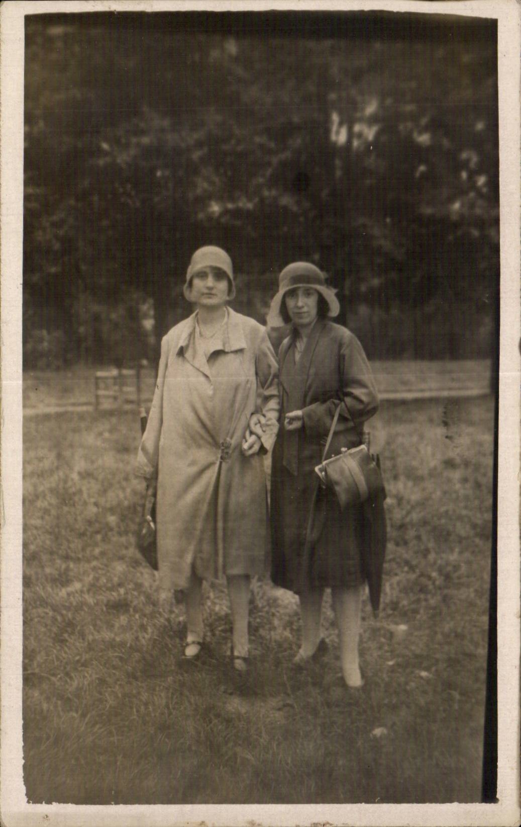 CARTE PHOTO Jeunes femmes Folklore costume 