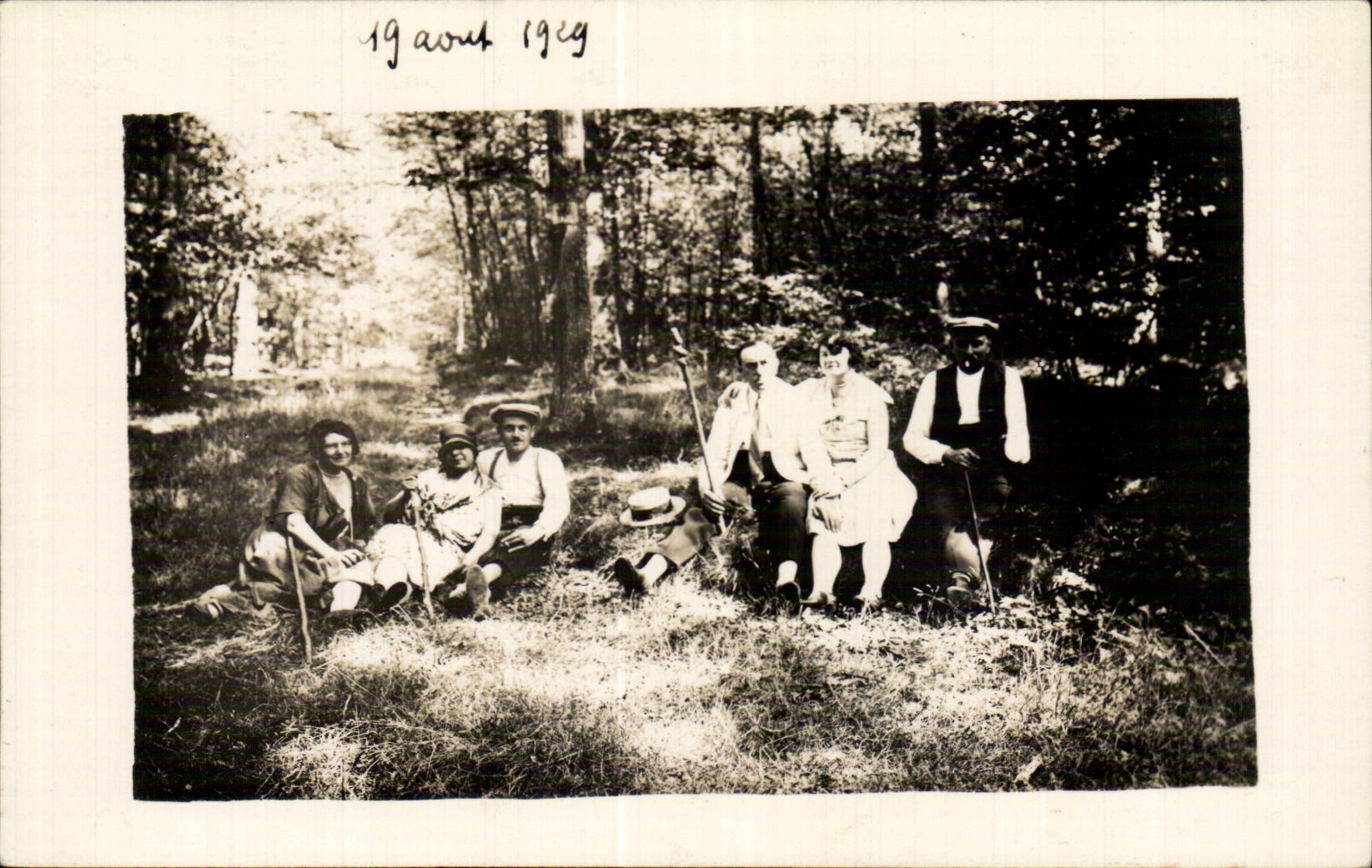 CARTE PHOTO Famille a la campagne Folklore costume 