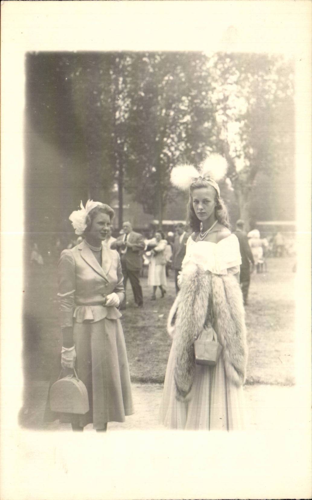CARTE PHOTO Jeune elegante Folklore costume 