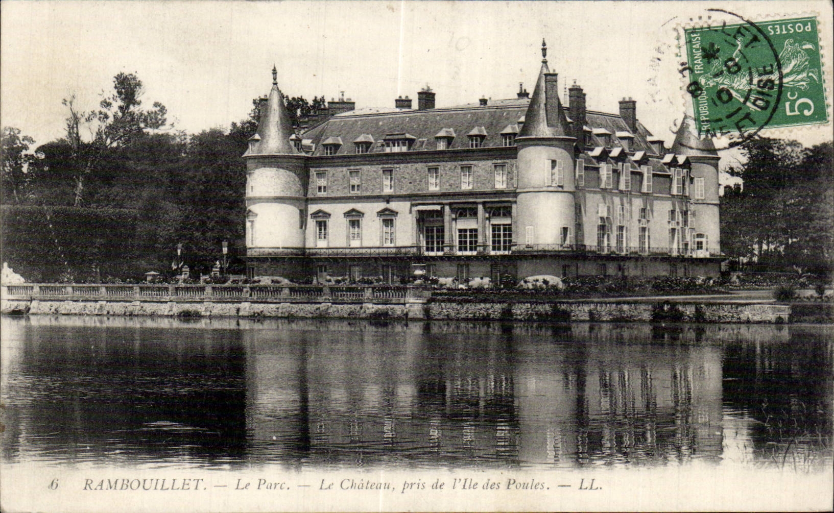 CPA Rambouillet Le parc le chateau pris de l ile des poules