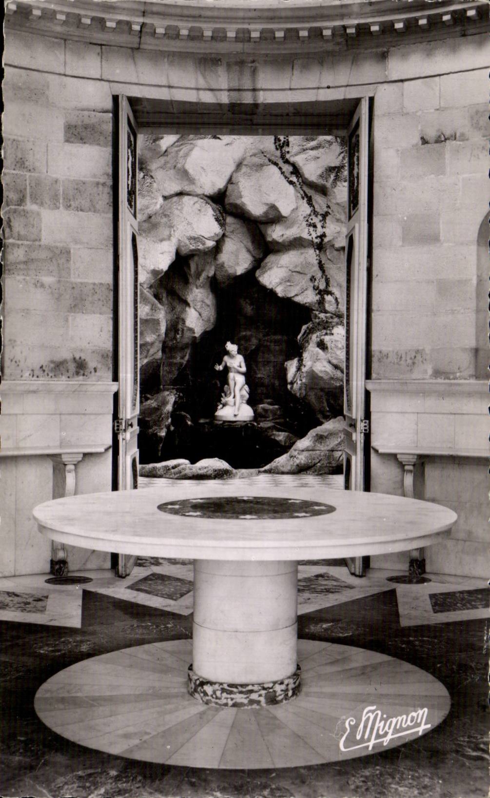 Schloss Rambouillet — Käserei der Königin Marie-Antoinette und Marmortisch Napoleons — E. Mignon