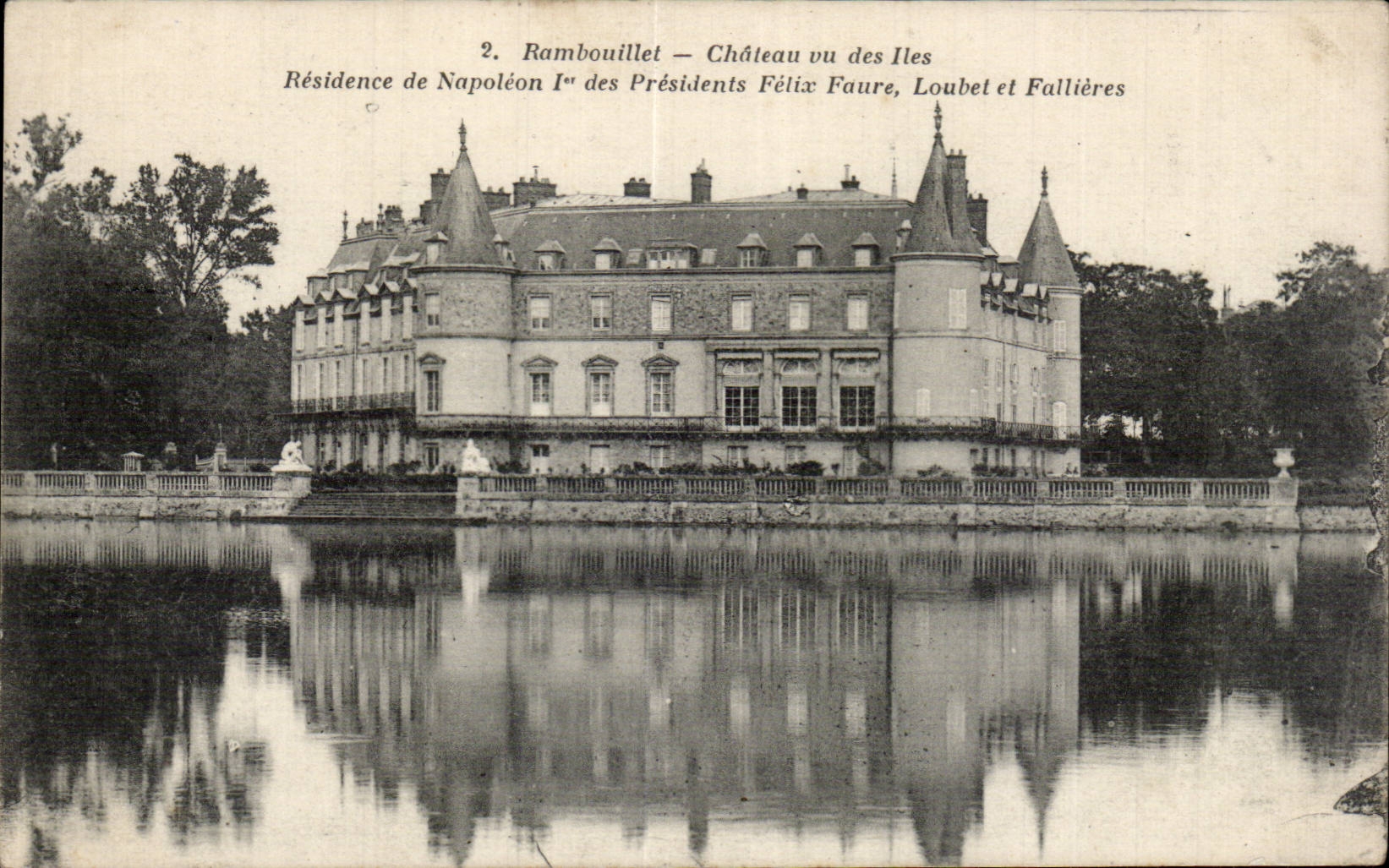 CPSM Rambouillet Le chateau vu des Iles Residence de Napoleon 1er 