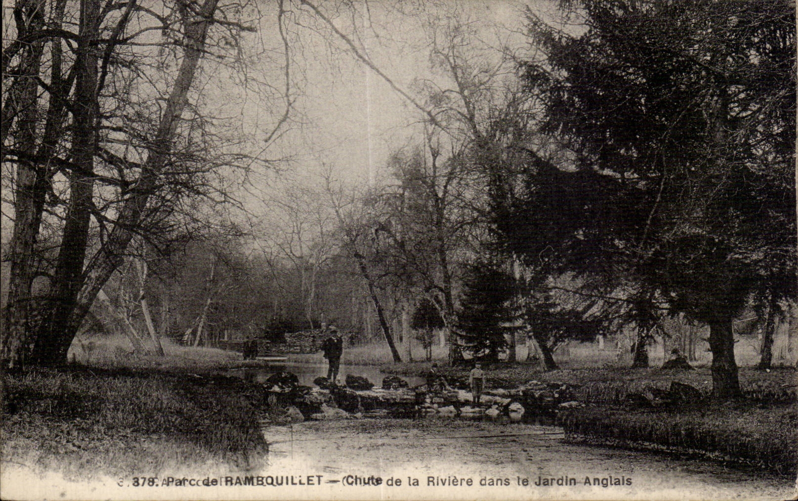 CPA Rambouillet Parc Chute de la riviere dans le jardin anglais 
