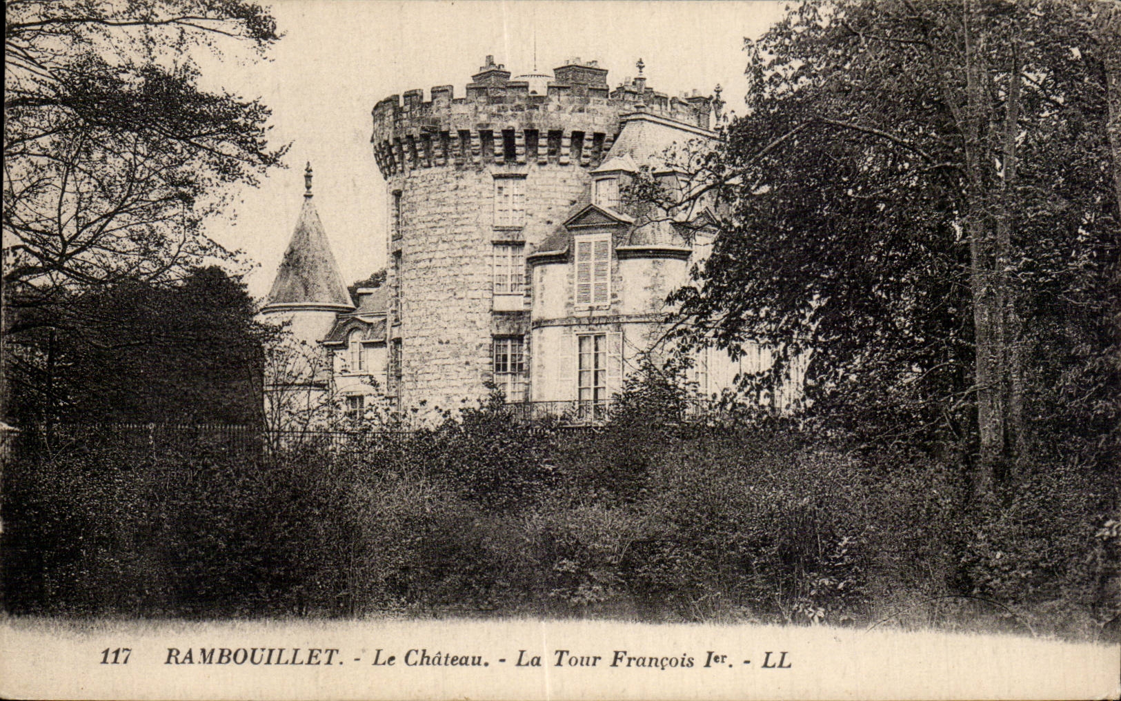 Ramboillet - Le Château - La Tour François Ier - LL