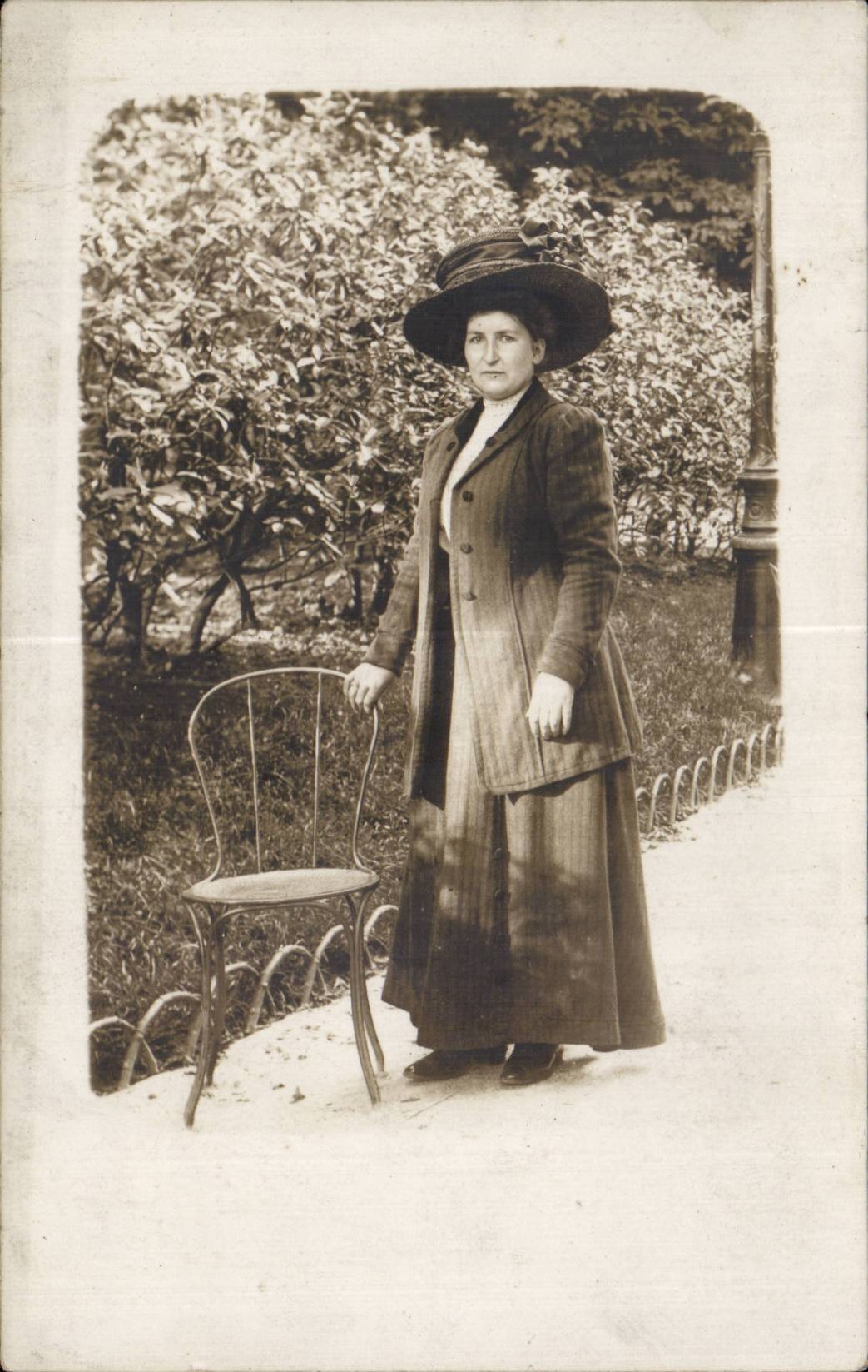 CARTE PHOTO Femme Costume