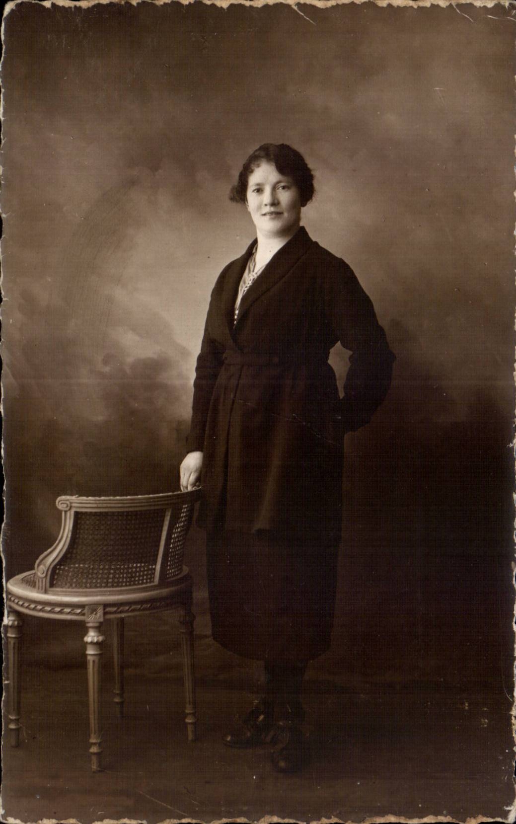 CARTE PHOTO Femme Costume