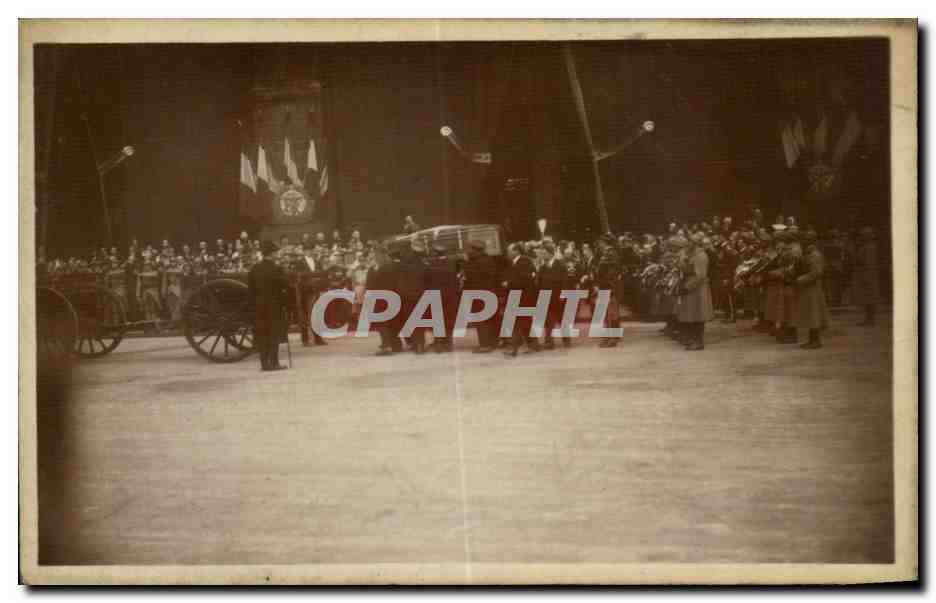 CPA Militaria Funerailles du Marechal Foch 26 mars 1929 Notre Dame Le corps porte sur la ffut 