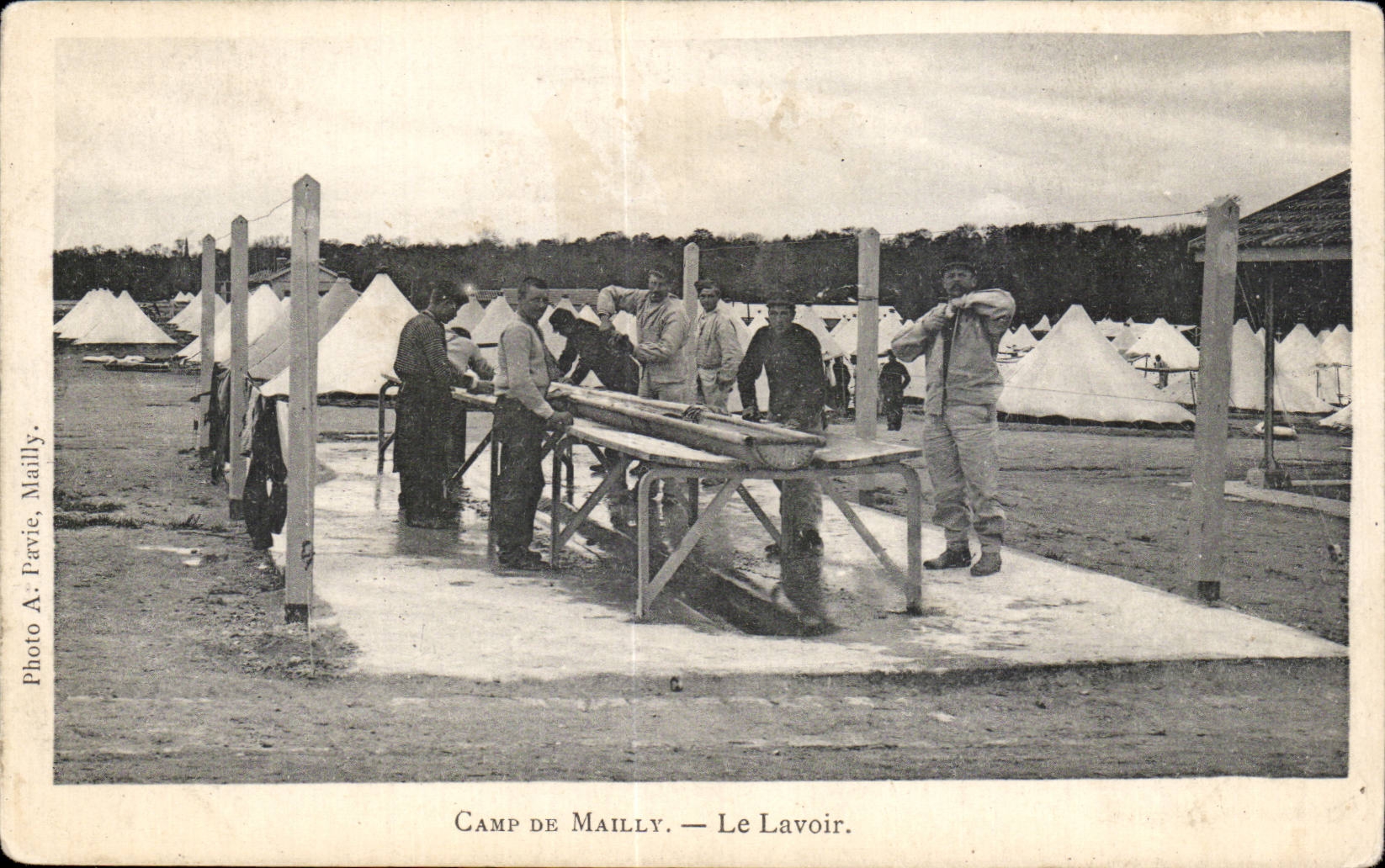 Camp de Mailly — Le Lavoir — Photo A. Pavie, Mailly
