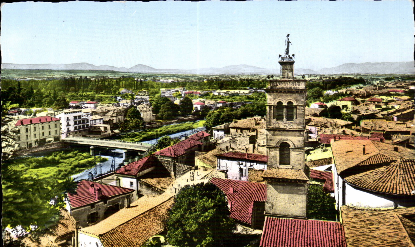 Montélimar — Vue aérienne de la ville et de la rivière — Éditeur non visible