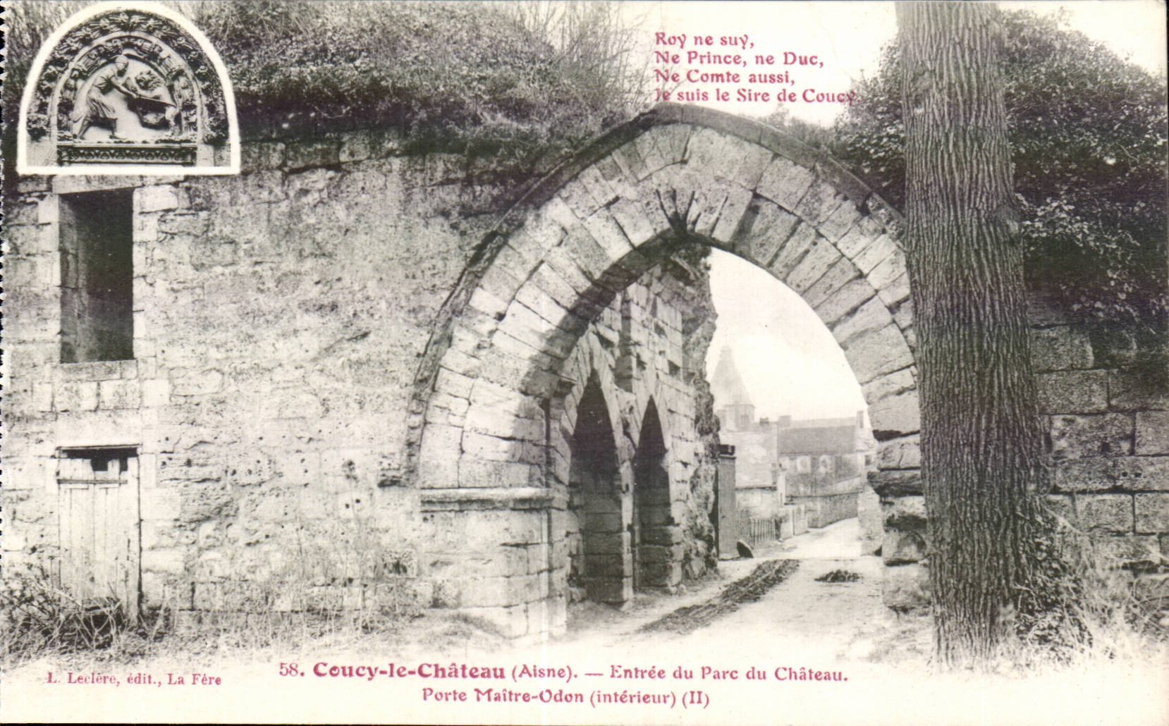 CPA Coucy le Chateau Entree du parc du chateau 