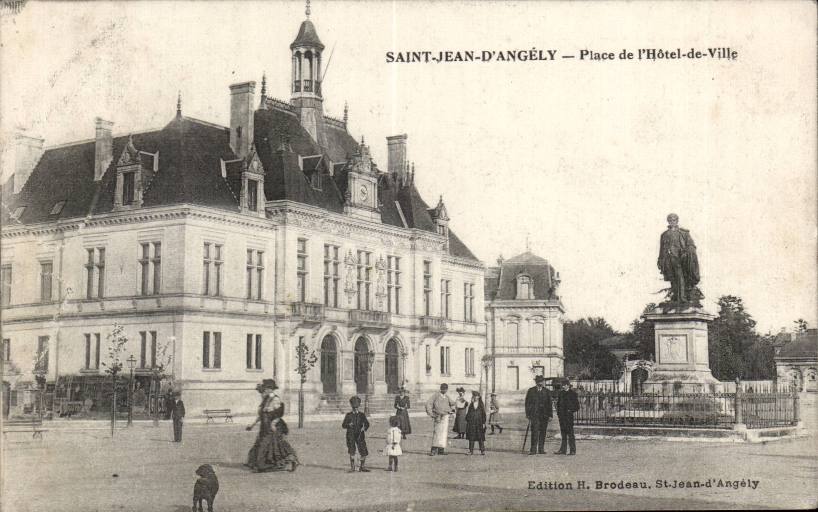 CPA Saint Jean d Angely Place de l hotel de ville