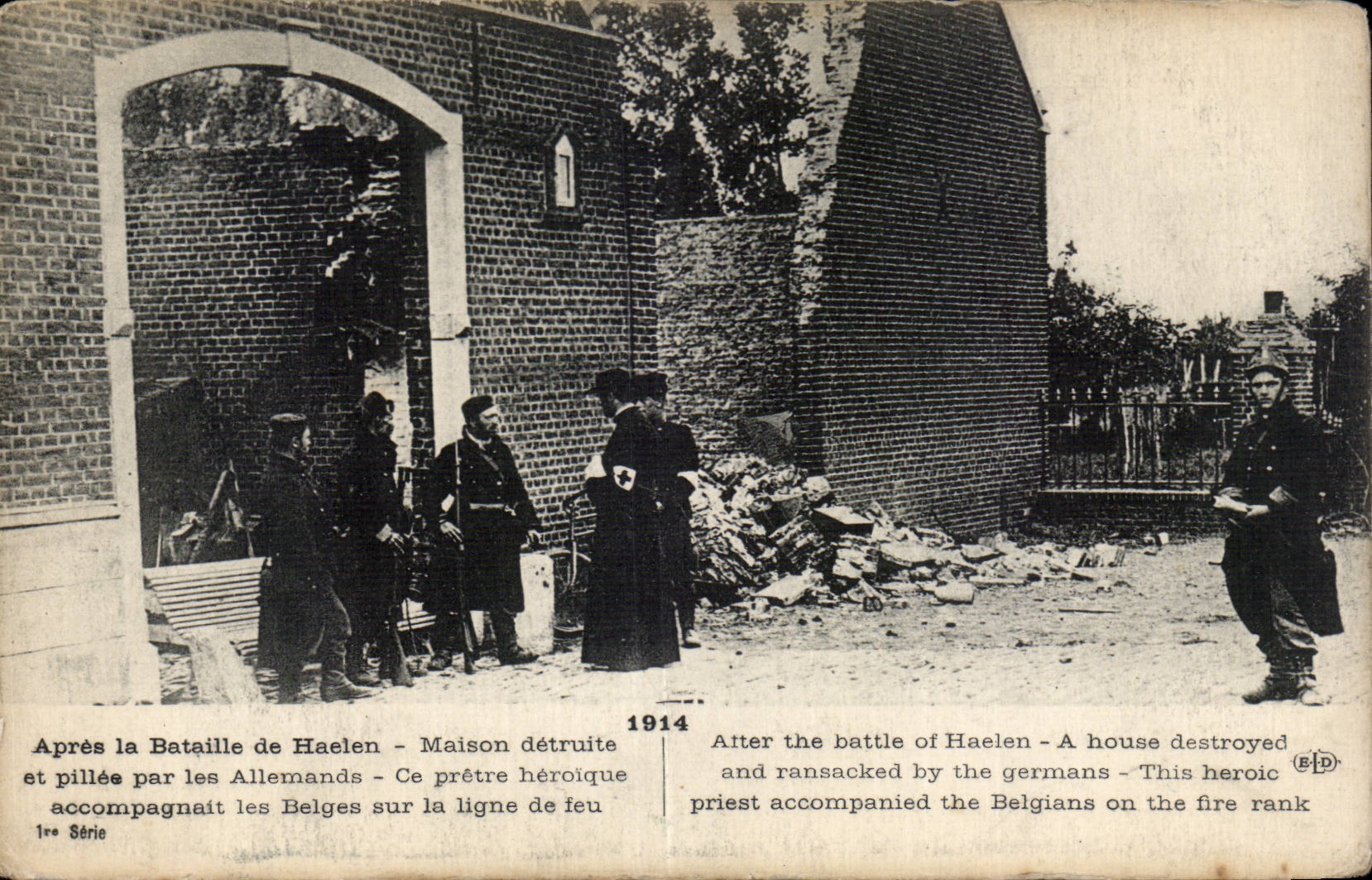 CPA Militaria Apres la bataille de Haelen Maison detruite et pillee par les allemands