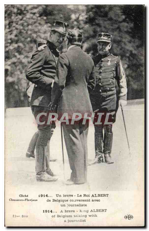 CPA Militaria Un brave Le roi Albert de Belgique conversant avec un journaliste