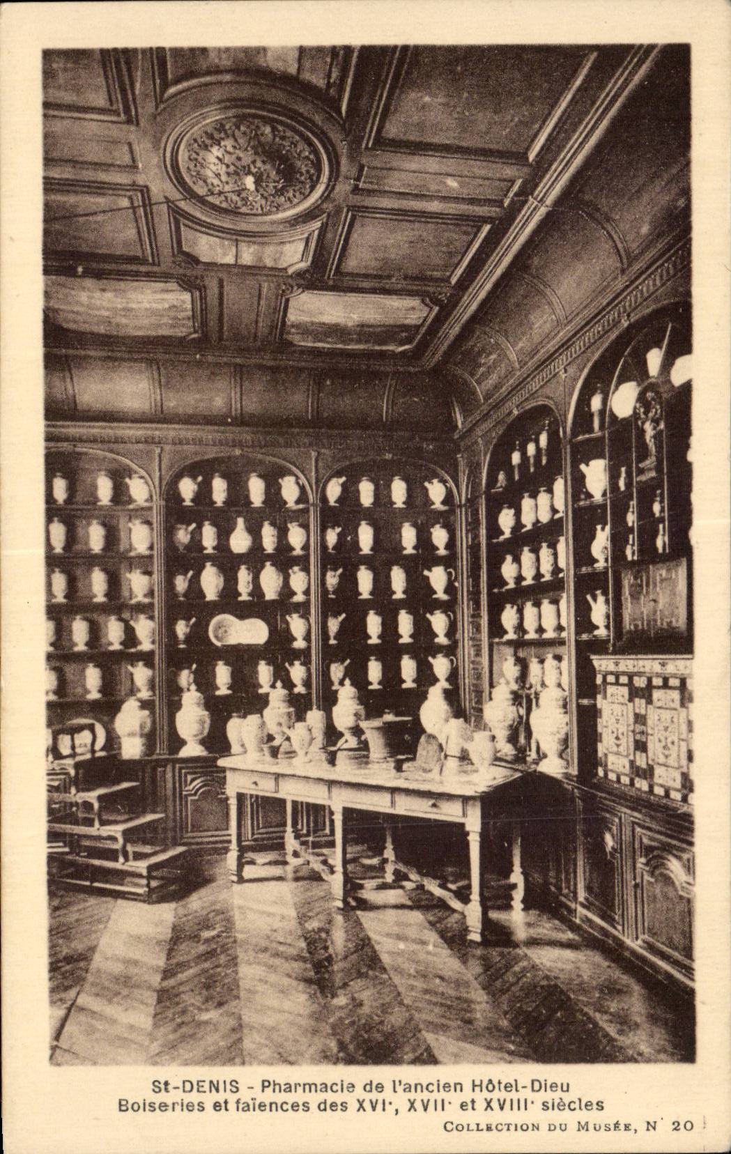 Saint Denis - Pharmacie de l Ancien Hotel Dieu - CPA