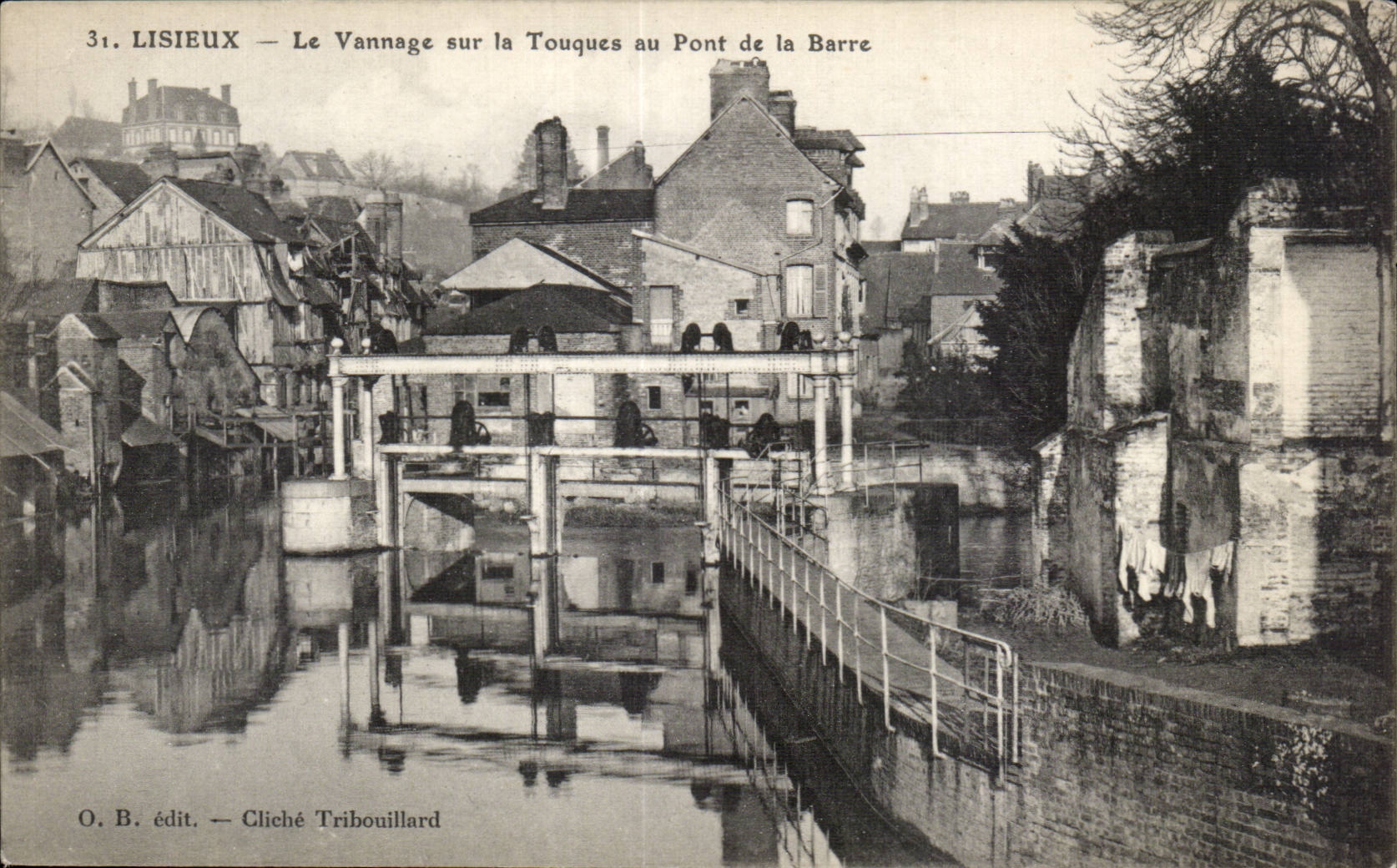 Lisieux — Le Vannage sur la Touques au Pont de la Barre — O. B. édit. — Cliché Tribouillard