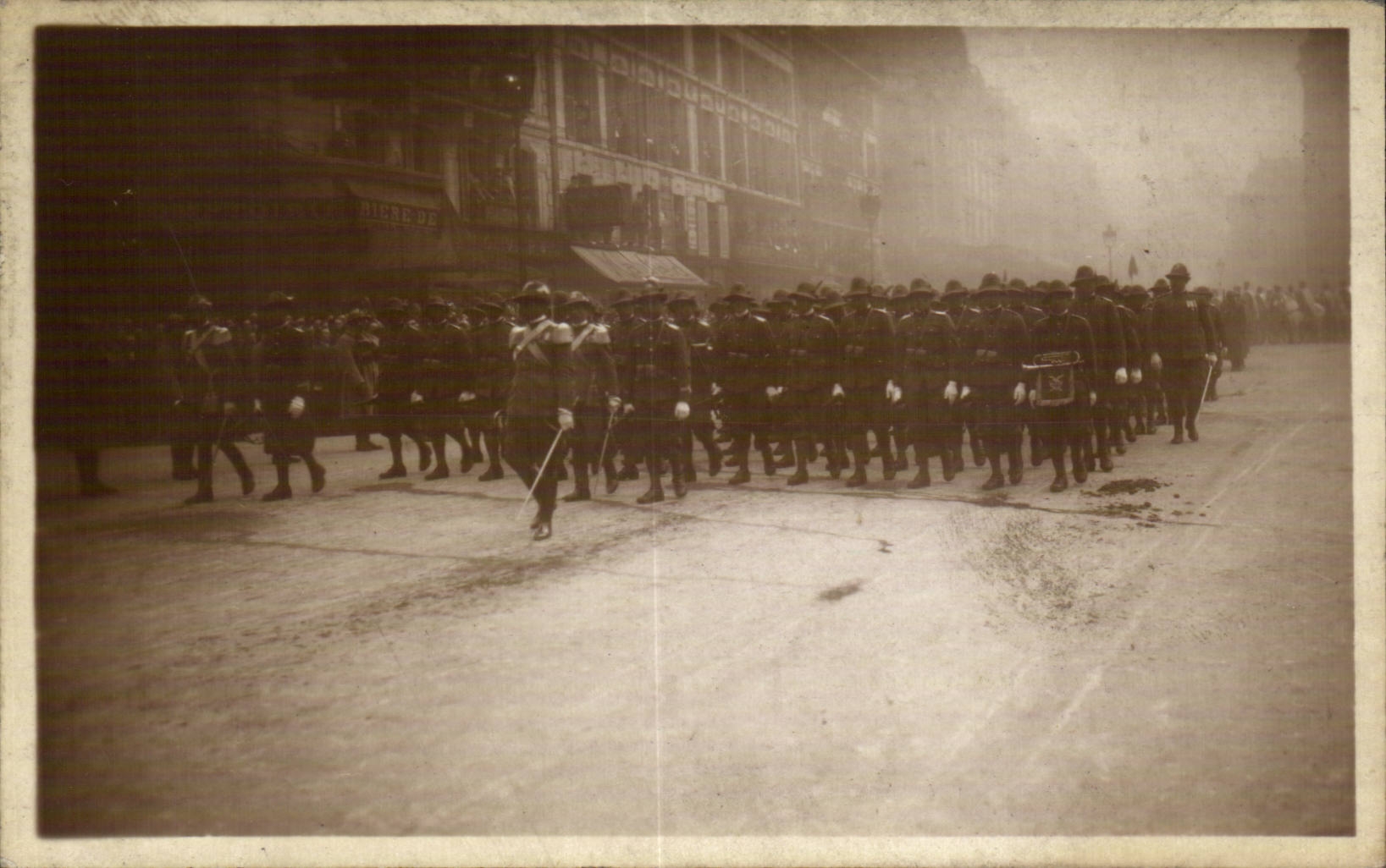 CPA Militaria Funerailles du Marechal Foch 26 mars 1929 Bersagliers italie 