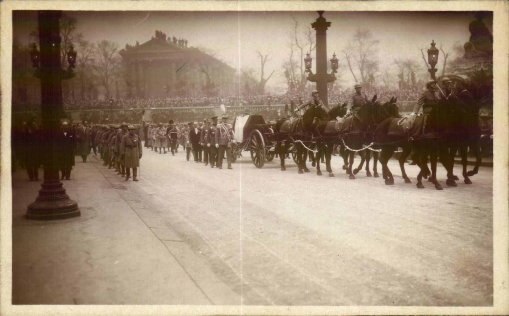 CPA Militaria Funerailles du Marechal Foch 26 mars 1929 Paris Place de la Concorde