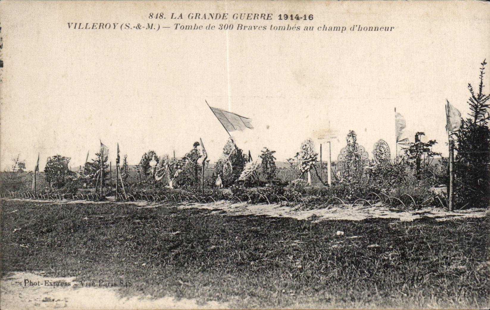 Villeroy (S.&M.) — Tombe de 300 Braves tombés au champ d'honneur — Phot-Express, Visé Paris 848