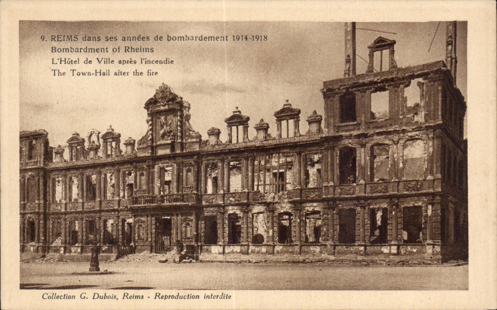 CPA Militaria Reims L hotel de ville apres l incendie 
