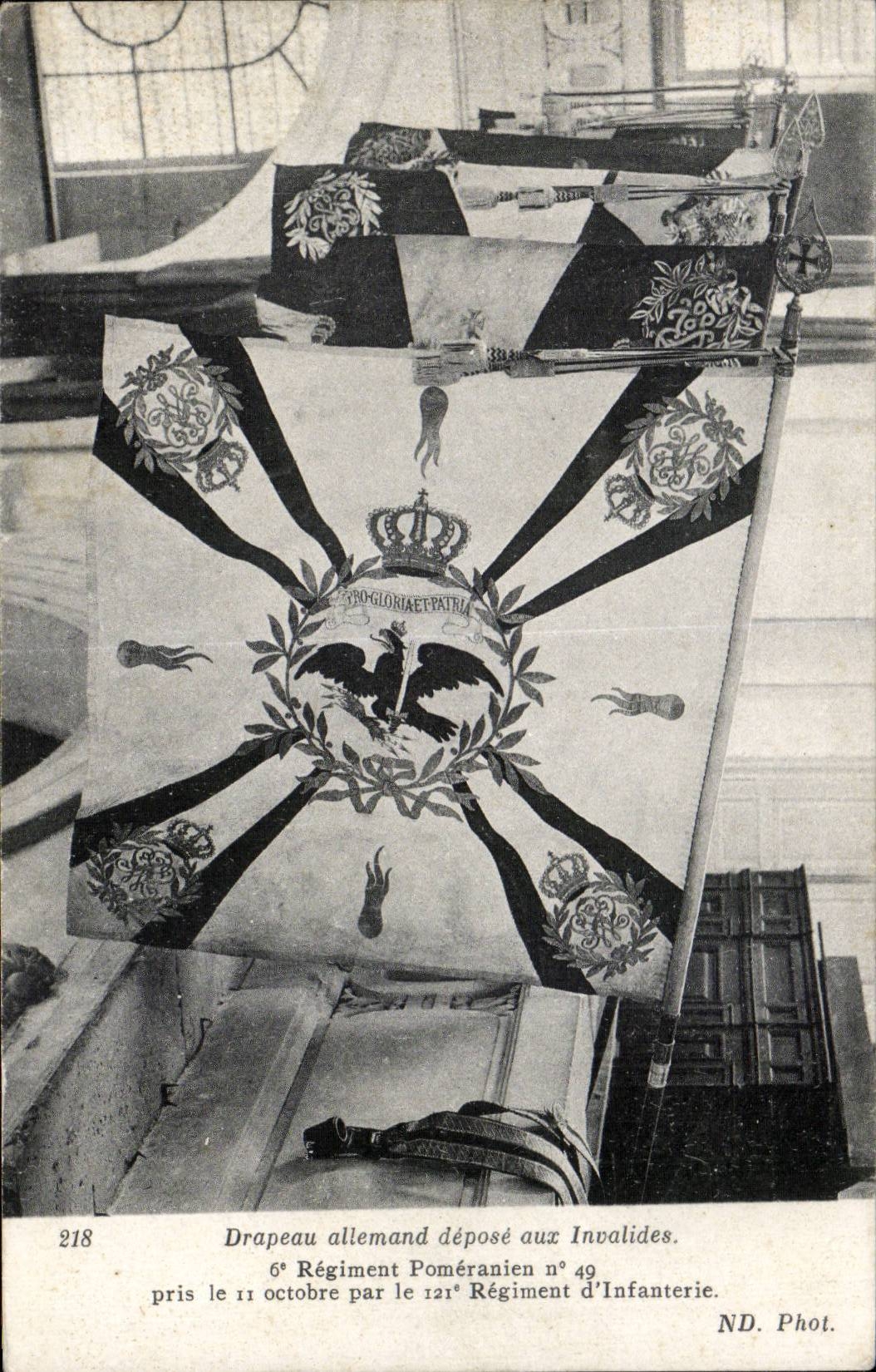 CPA Militaria Drapeau allemand depose aux Invalides 6eme regiment Pomeranien pris le 11 octobre par le 121eme regiment