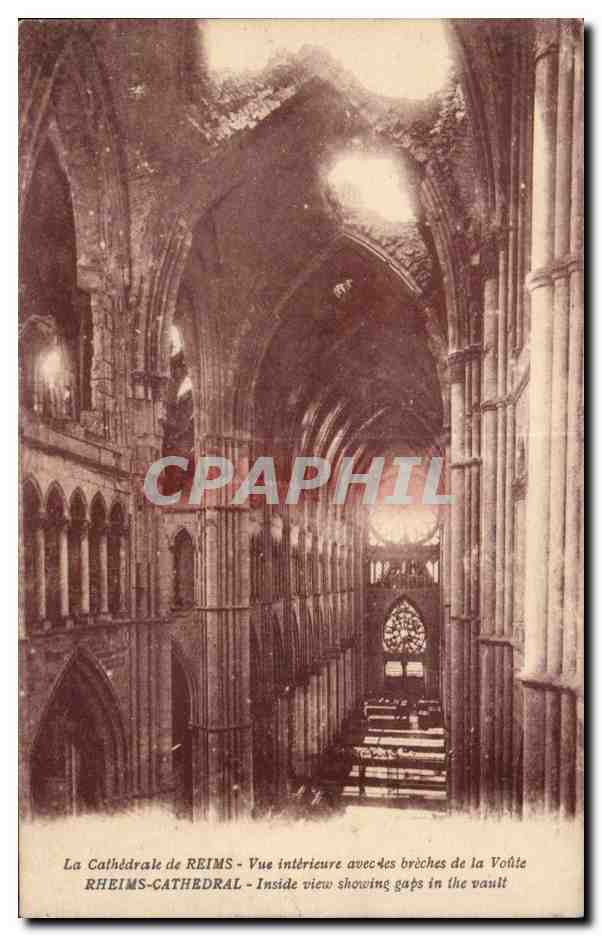 CPA Militaria Reims Cathedrale Vue interieure avec les breches de la voute 