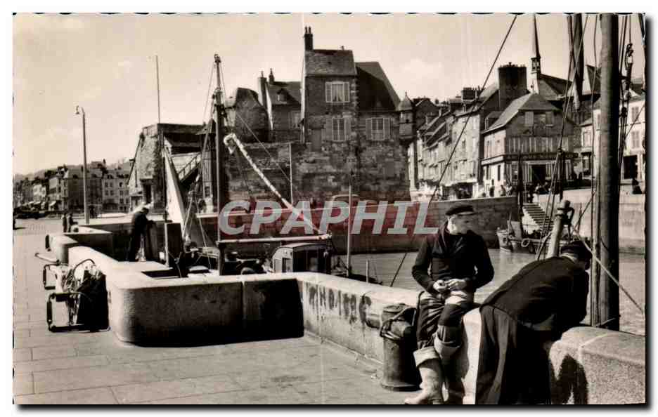Honfleur - Apres la Peche - Au Fond - La Lieutenance - CPA 