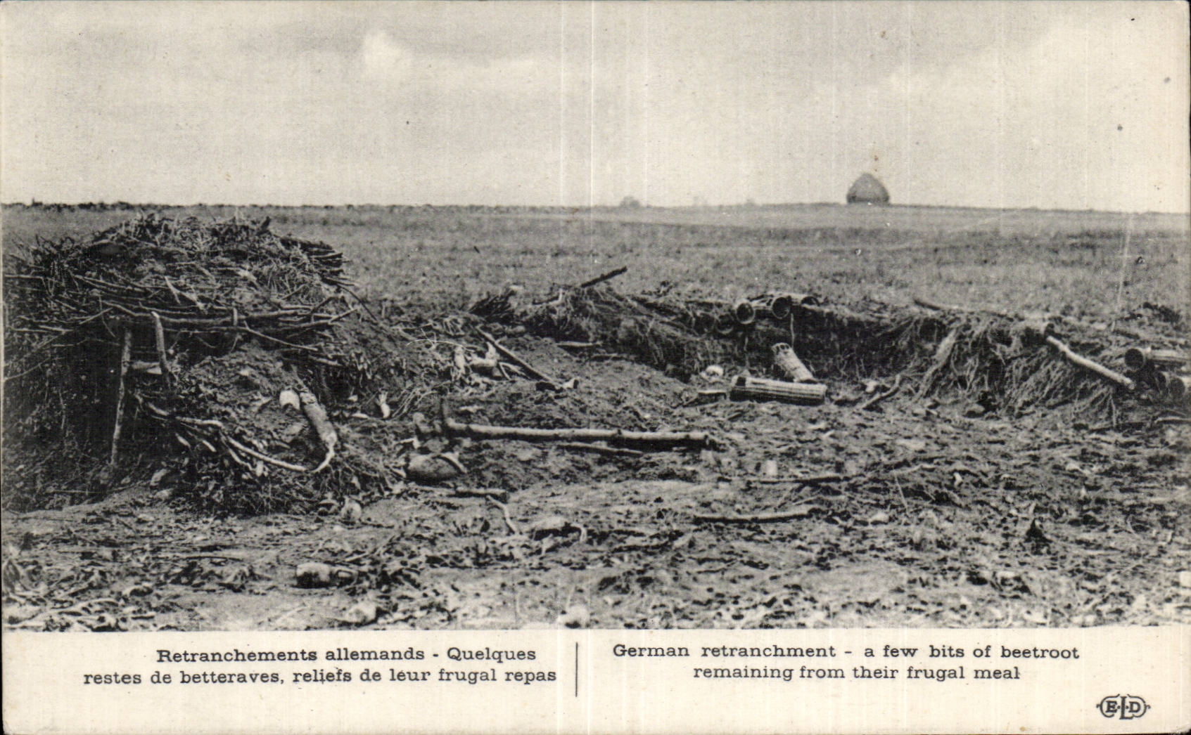 CPA Militaria Retranchements allemands Quelques restes de betteraves reliefs de leurs frugals repas