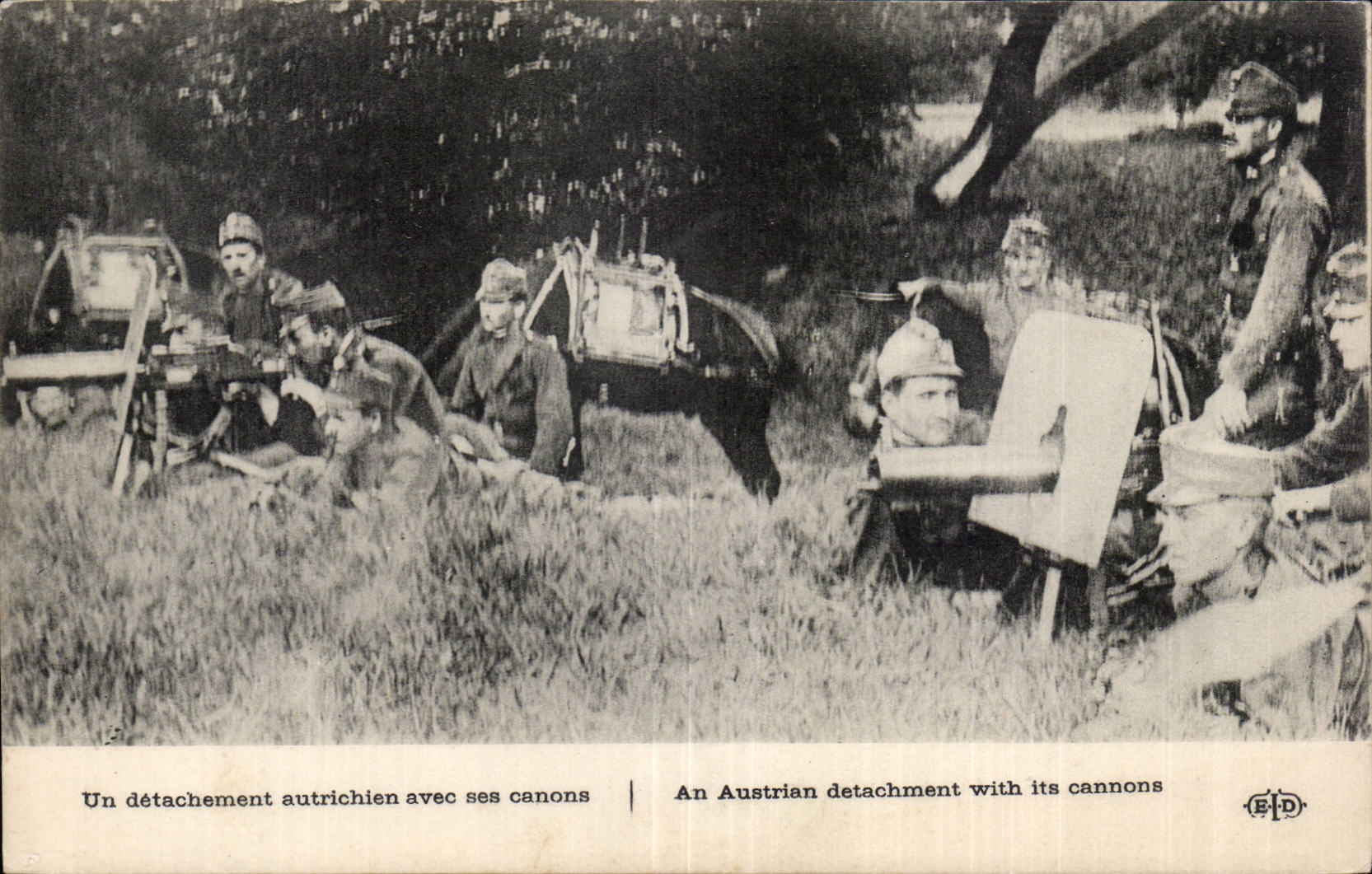 CPA Militaria Un detachement autrichien avec ses canons 