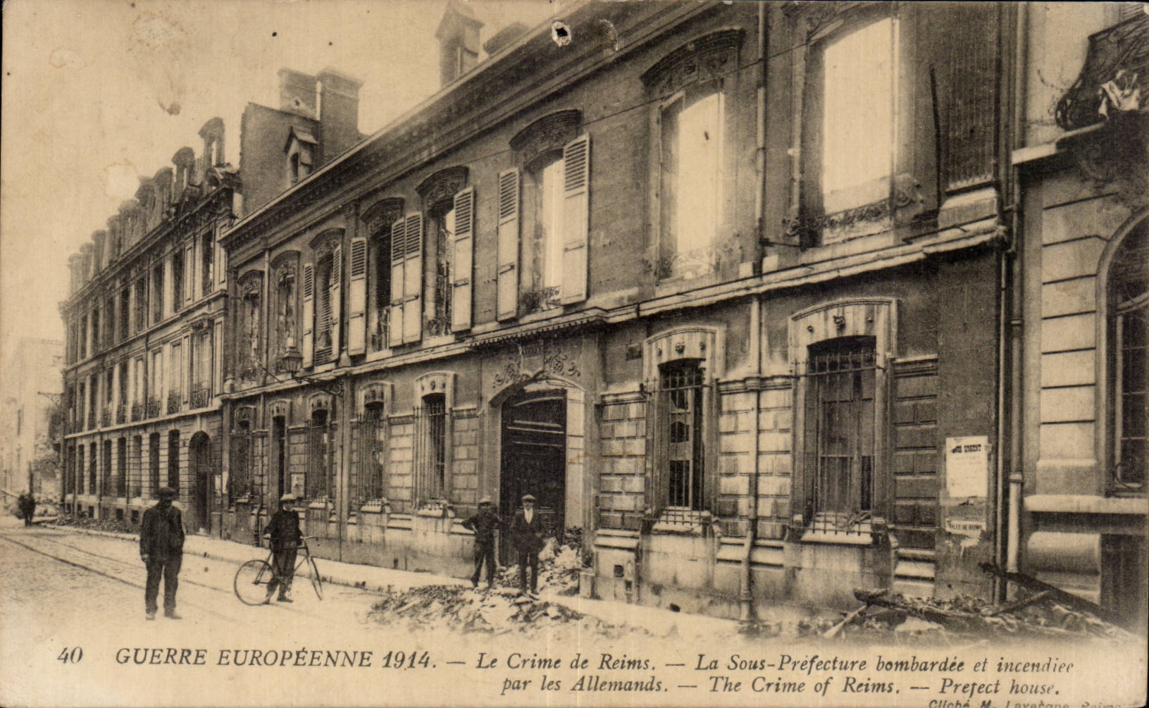 CPA Militaria Le crime de Reims La sous prefecture bombardee et incendiee
