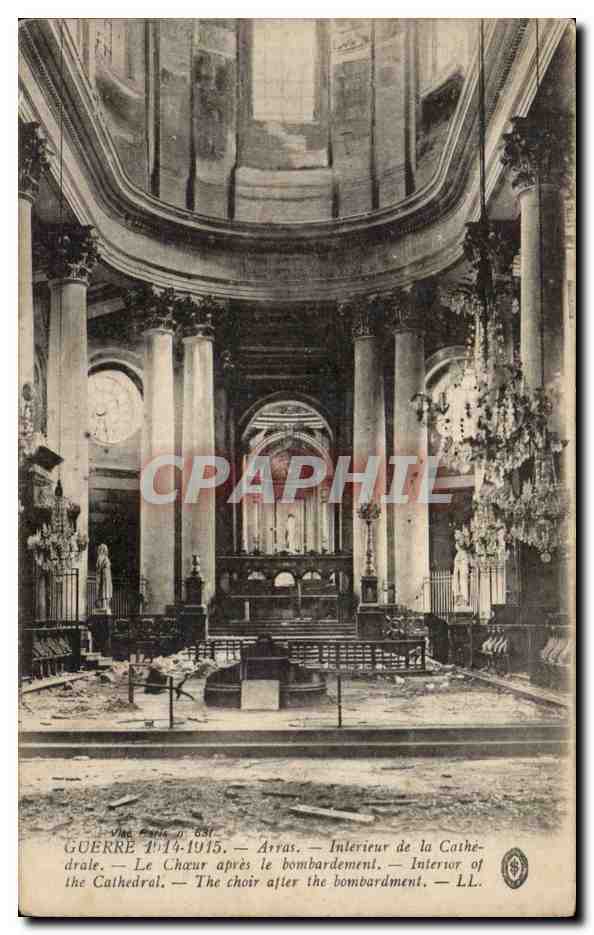 CPA Militaria Arras Interieur de la cathedrale Le choeur apres le bombardement 