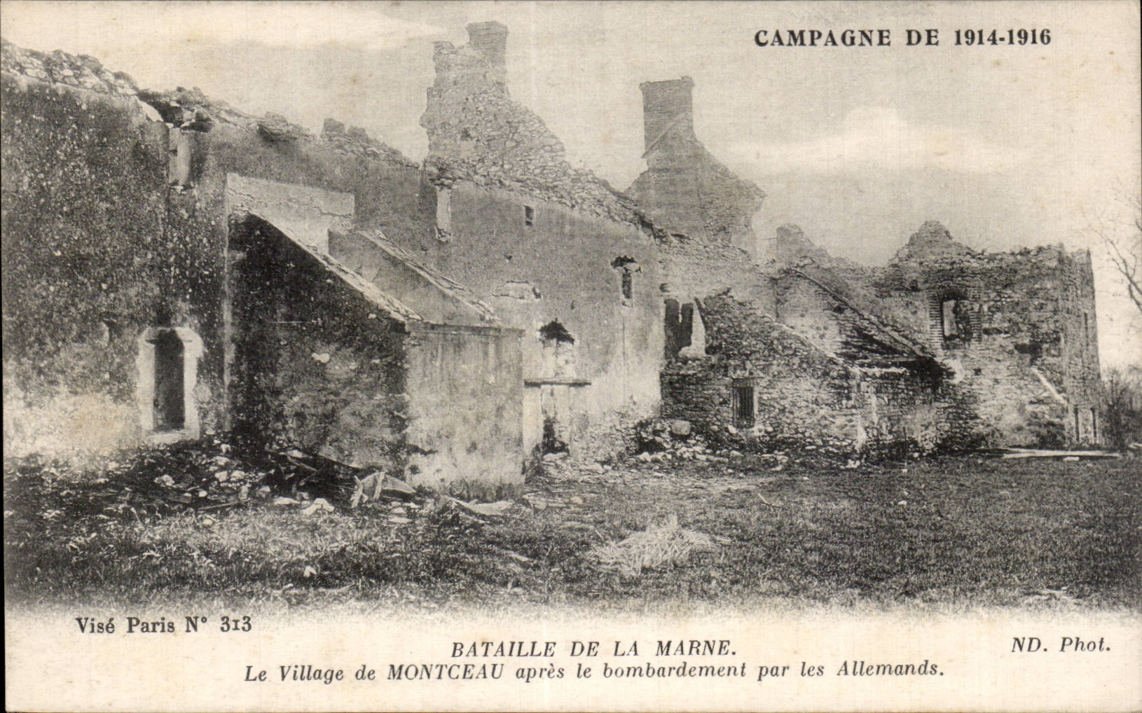CPA Militaria Bataille de la Marne Le village de Montceau apres le bombardement par les Allemands