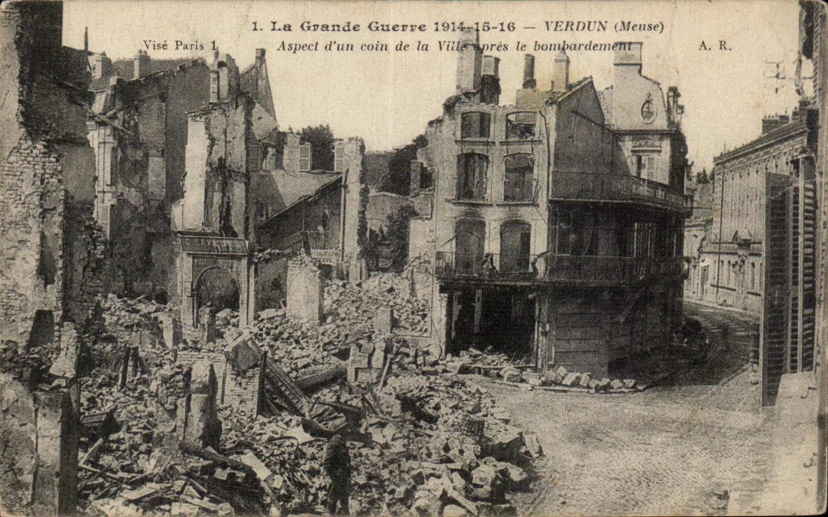 CPA Militaria Verdun Aspect d un coin de la ville apres le bombardement 