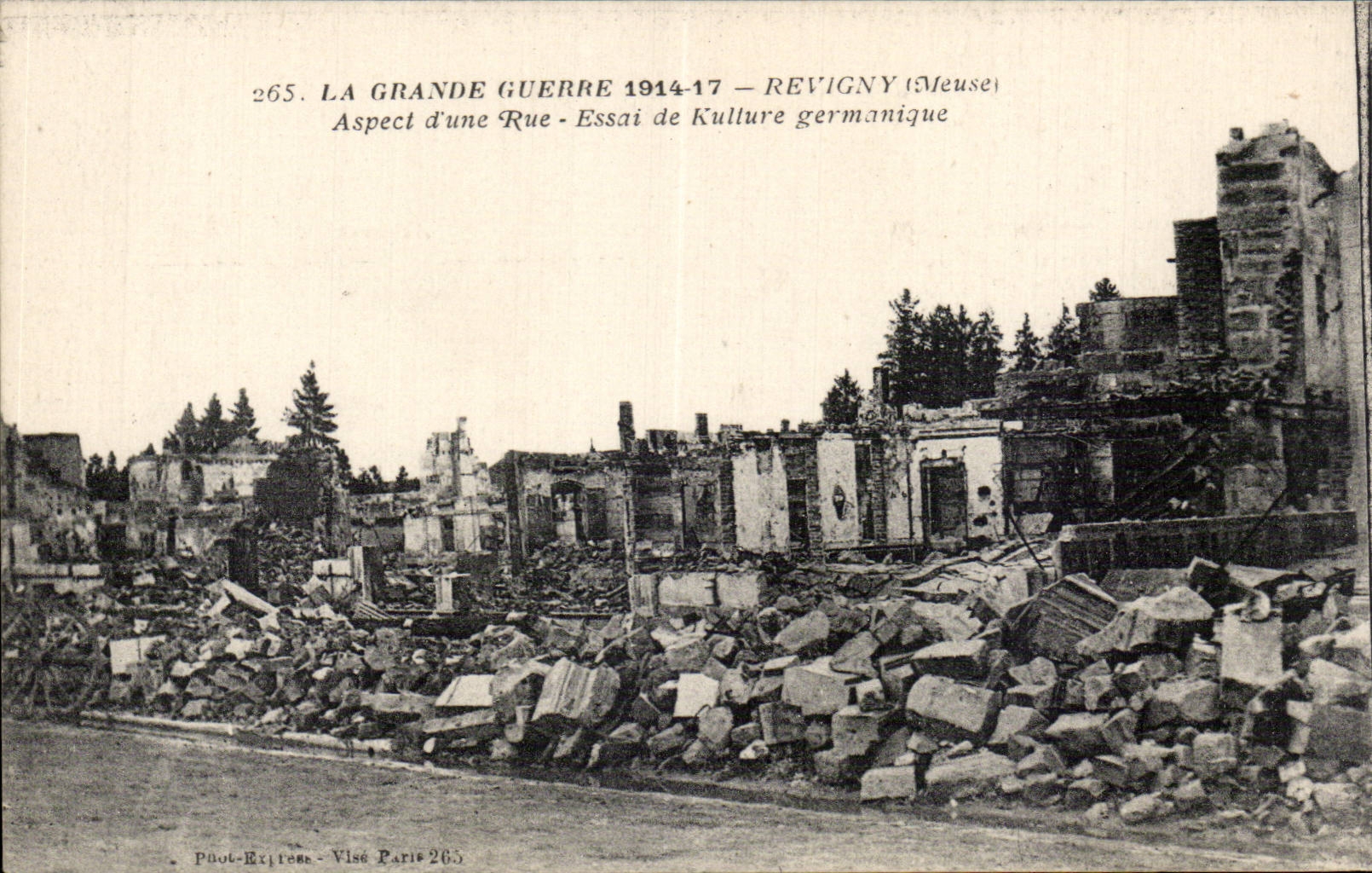 Revigny (Meuse) — Aspect d'une rue après la Grande Guerre 1914-17 — Phototypie Bandtlinger, Paris