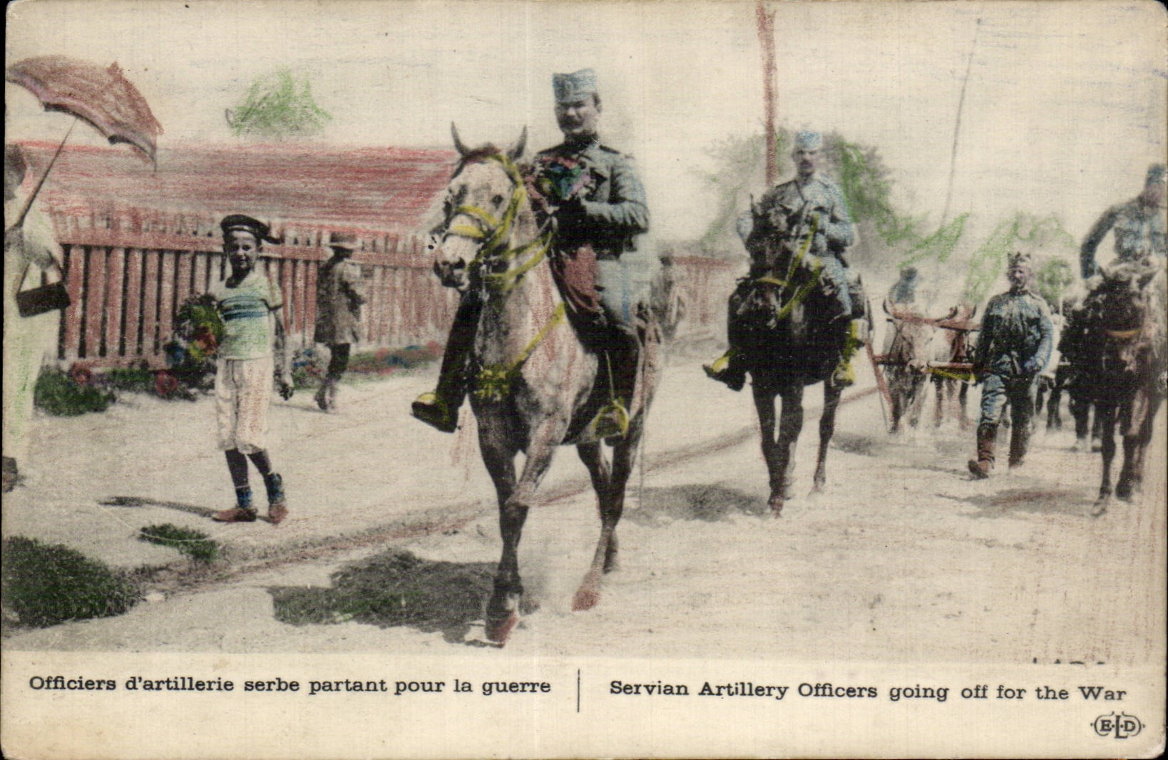 CPA Militaria Officiers d artillerie serbe partant pour la guerre 