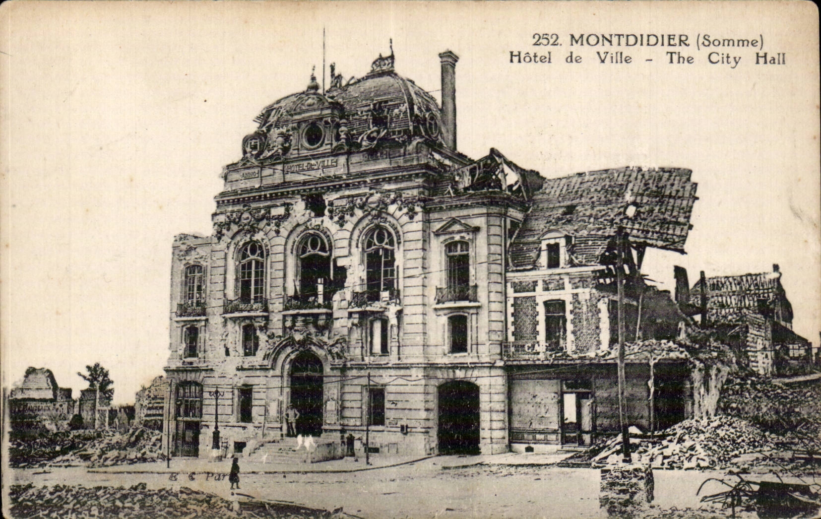 Montdidier (Somme) — Zerstörtes Rathaus — Verlag E. & C. Par
