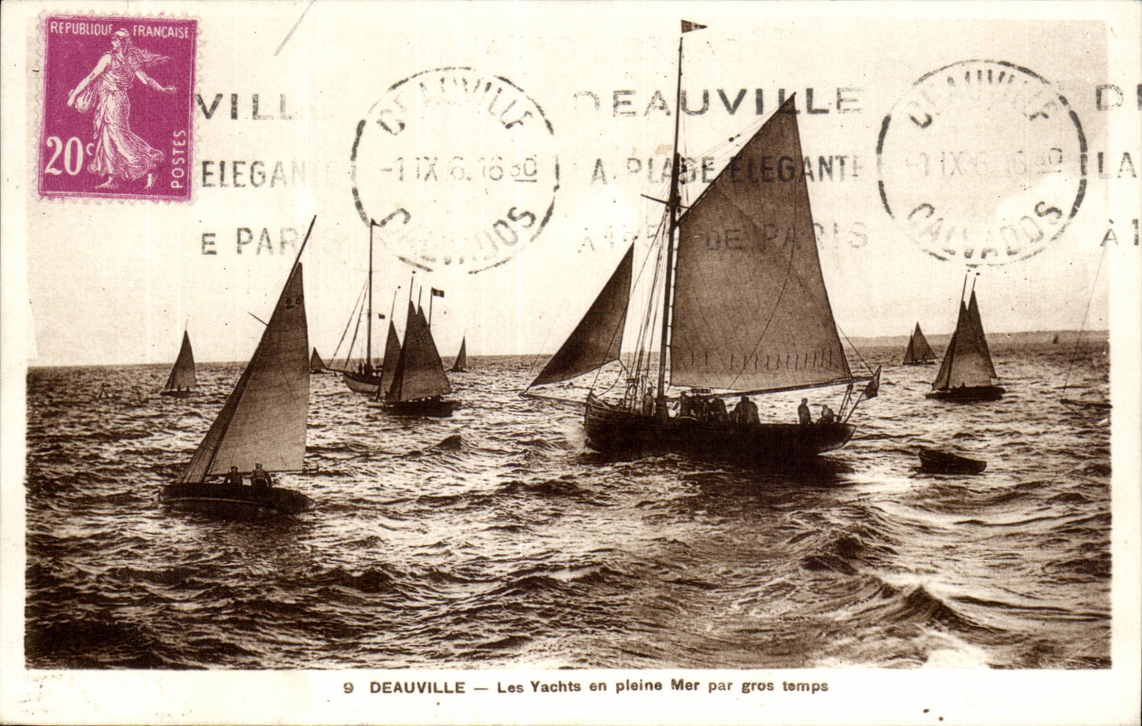 Deauville — Les Yachts en pleine Mer par gros temps — Éditeur Royal, n°9