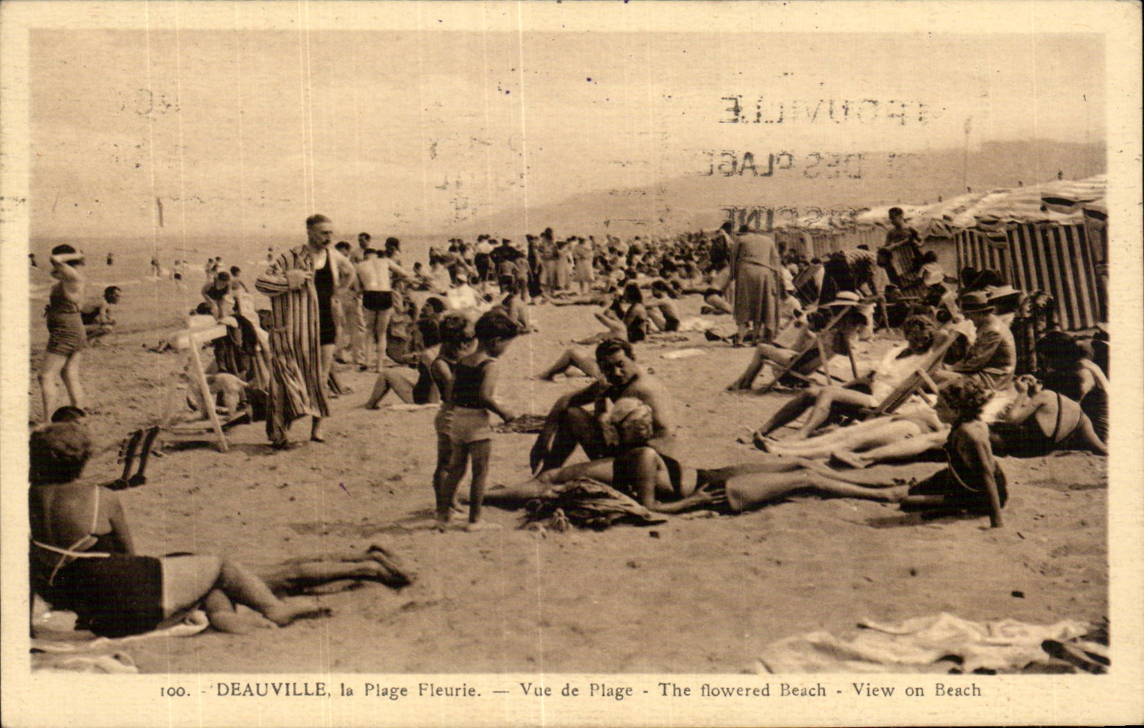 Deauville, la Plage Fleurie — Vue de Plage — The flowered Beach — View on Beach