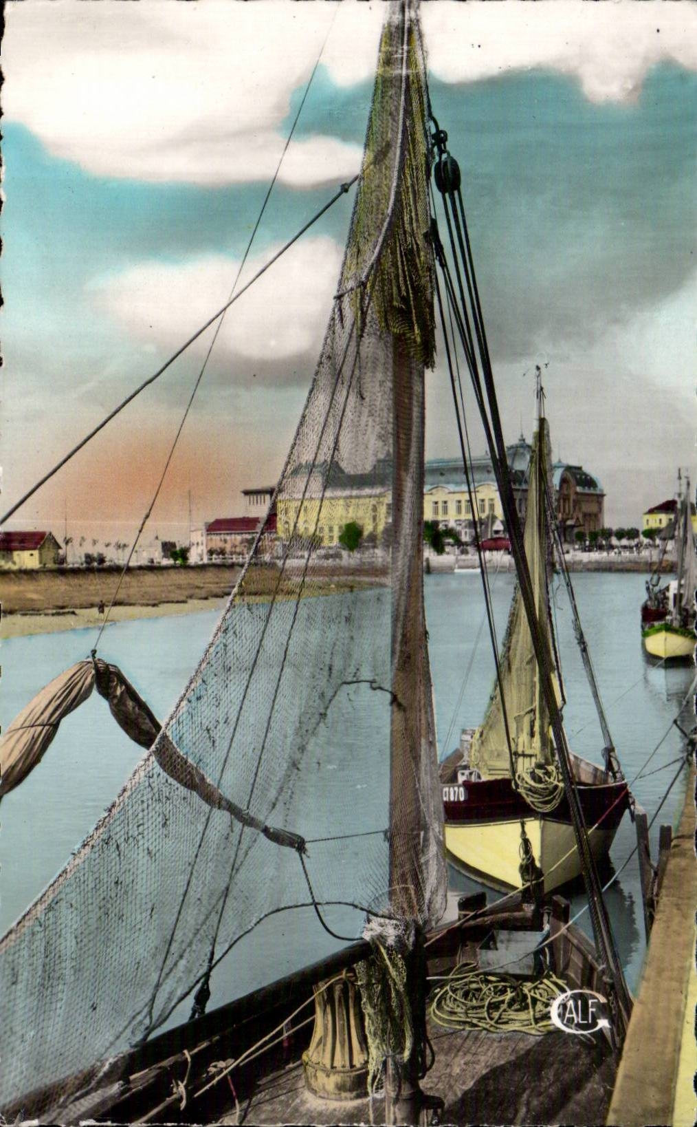 Bateaux de pêche et Casino de Trouville — Édition de l'Éditeur de Luxe Galerie, Paris