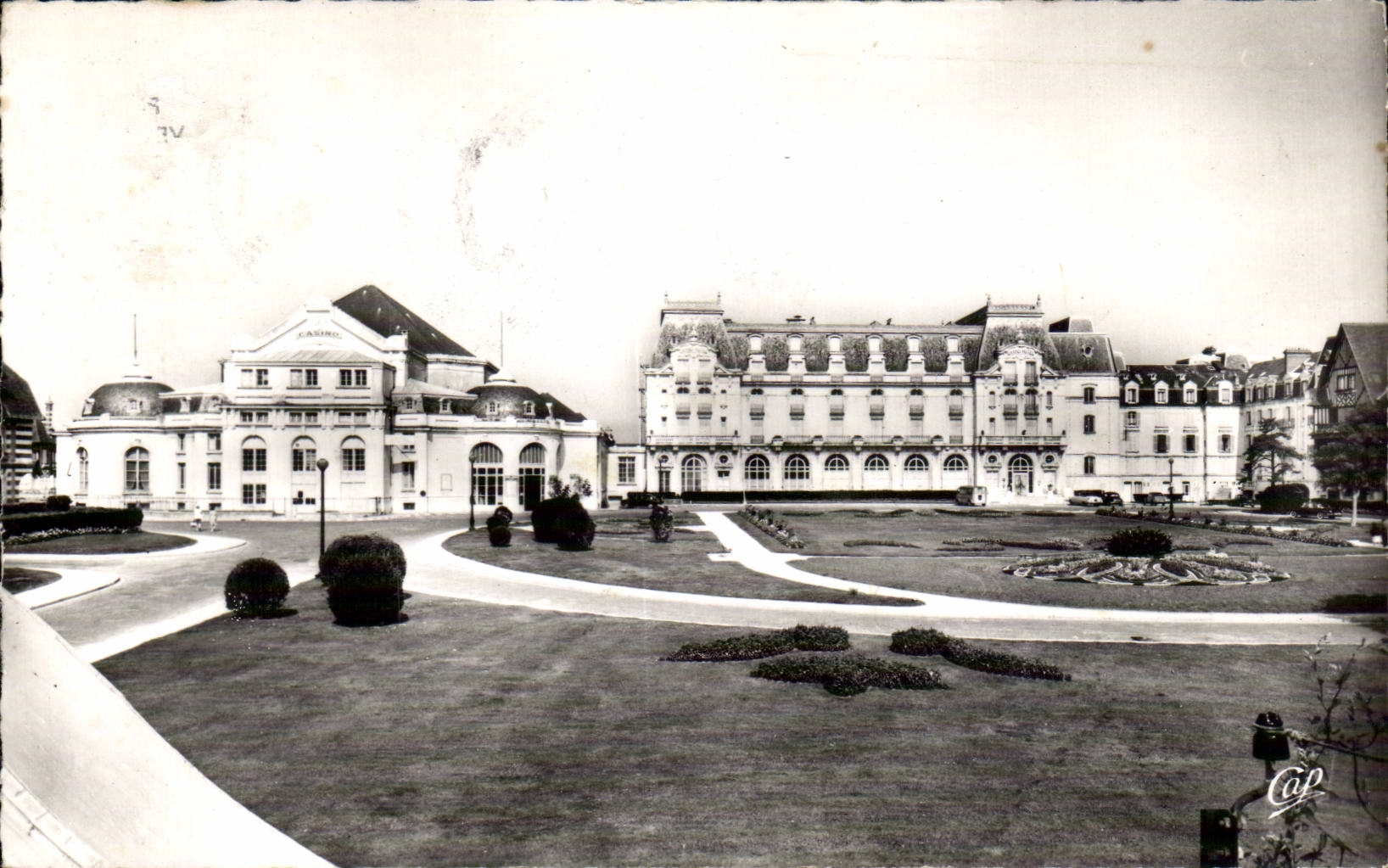 Cabourg — Les Jardins, le Casino et le Grand Hôtel — C.A.P. (61) Réal Photo