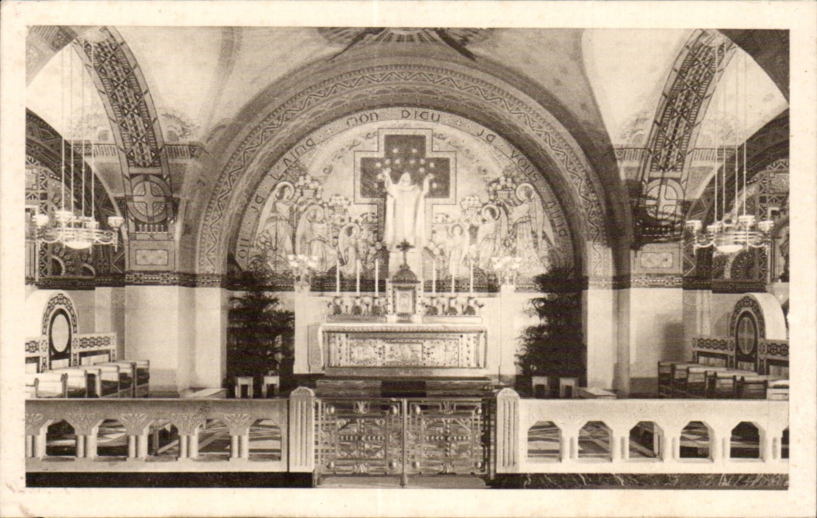 Lisieux - La Basilique - La Crypte - Le Choeur - CPA 