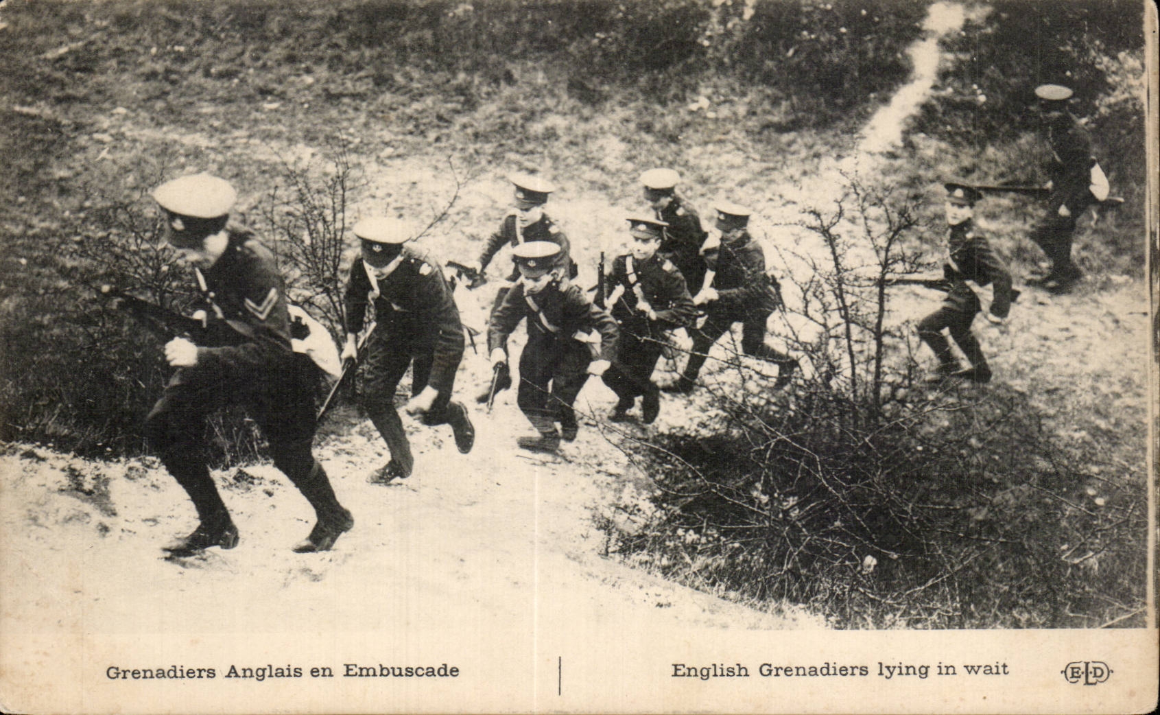 CPA Guerre de 1914 Militaria Grenadiers anglais en embuscade