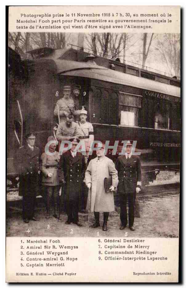 CPA Militaria Photographie prise le 11 novembre 1918 Foch Wemyss Weygand Hope Marriott Destiker Mierry Riedinger