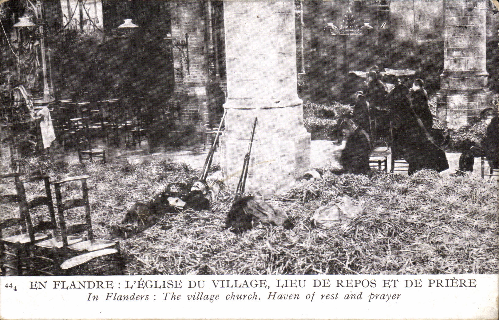 CPA Militaria En Flandre L eglise du village lieu de repos et de priere 